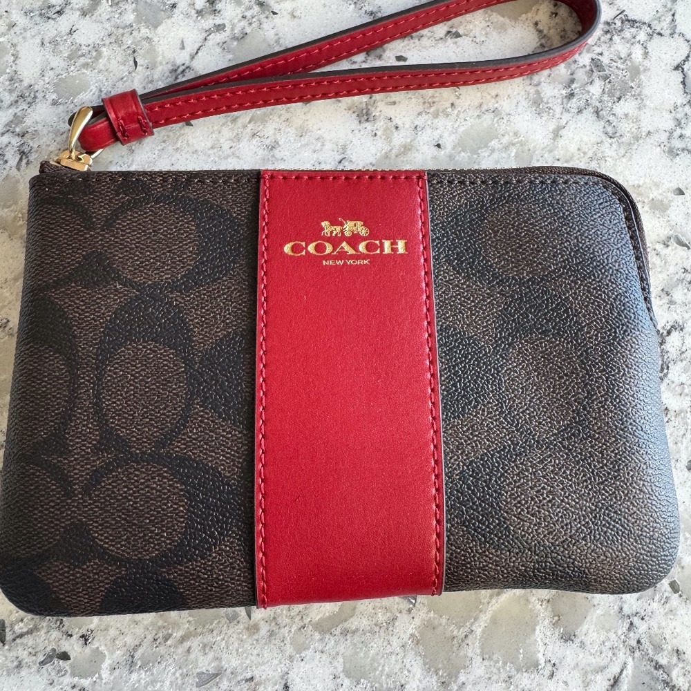 NEW WITH TAGS COACH SIGNATURE ZIP AROUND POUCH/ WRISTLET